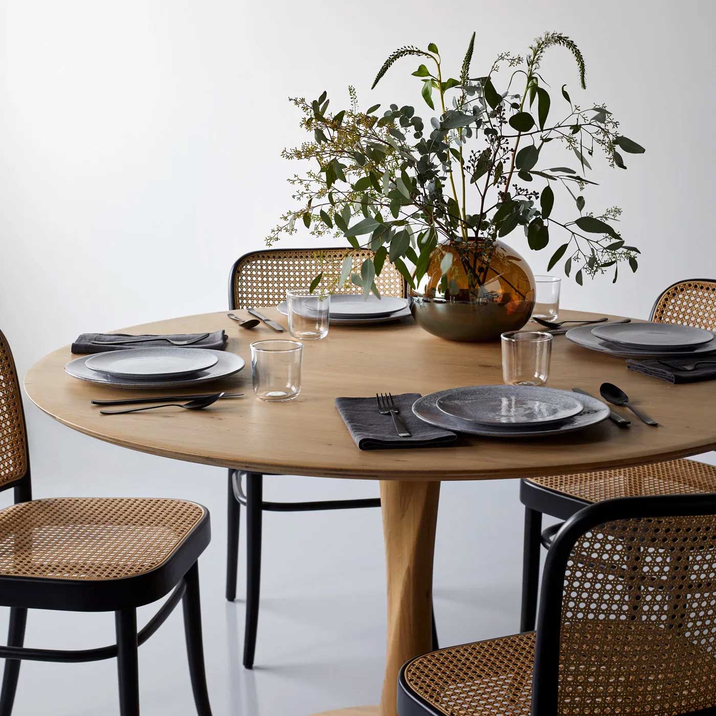 Bộ bàn ăn 6 ghế gỗ sồi (Oak) mang phong cách tân tiến, hiện đại